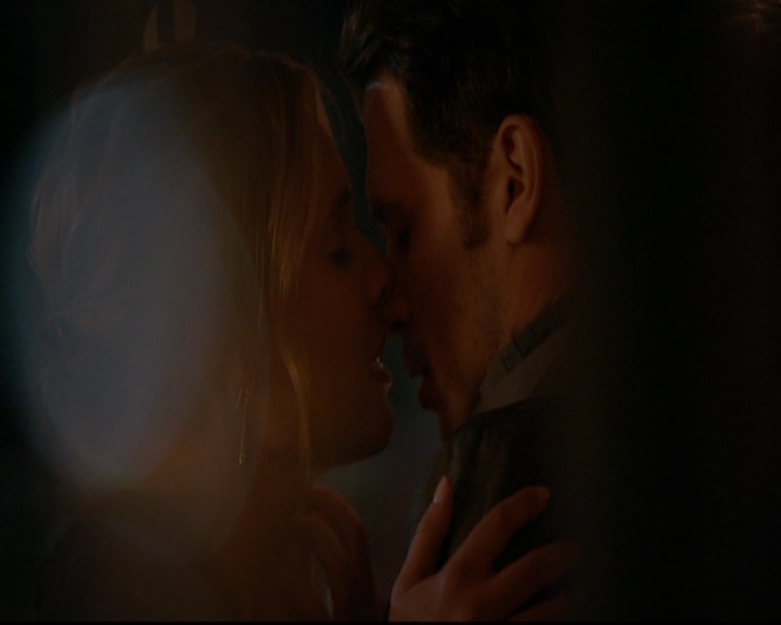 VampireDiariesWorld-dot-nl_TheOriginals_3x09Savior1941.jpg VampireDiariesWorld-dot-nl_TheOriginals_3x09Savior1941.jpg