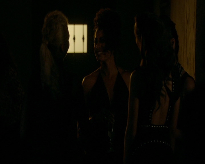 VampireDiaries-dot-nl_TheOriginals4x06BagOfCobras1202.jpg