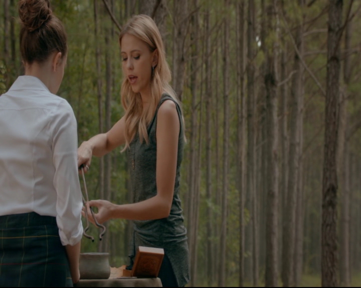 vampirediariesworld-dot-nl_TheOriginals5x05DontItJustBreakYourHeart01621.jpg vampirediariesworld-dot-nl_TheOriginals5x05DontItJustBreakYourHeart01621.jpg