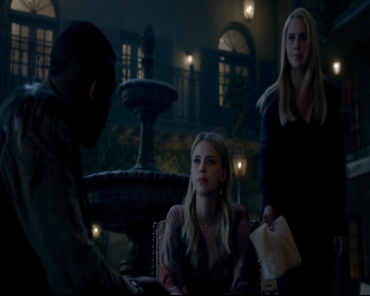 vampirediariesworld-dot-nl_TheOriginals5x08TheKindnessOfStrangers00544.jpg