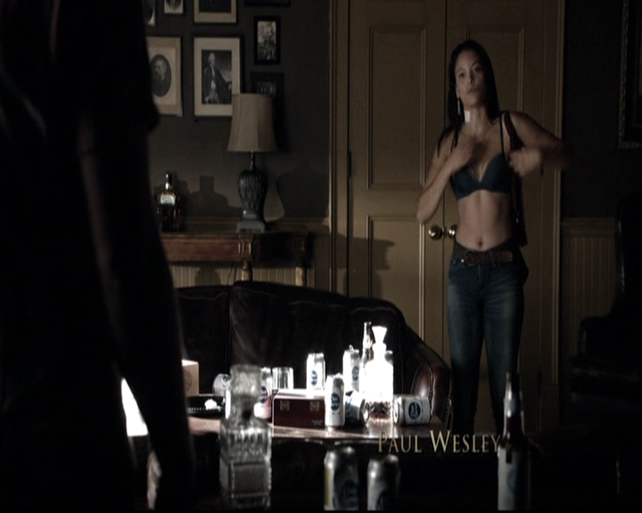 VampireDiariesWorld-dot-nl_6x02YellowLedbetter0131.jpg