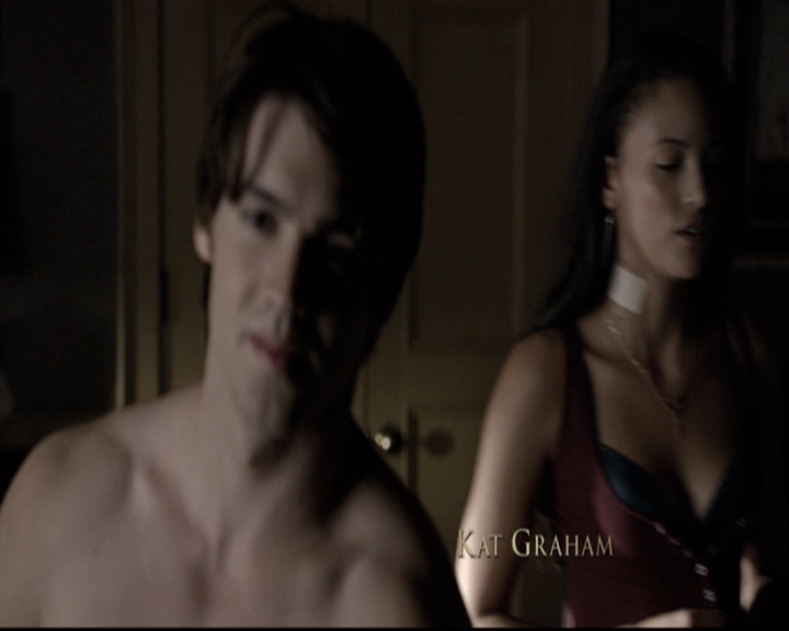 VampireDiariesWorld-dot-nl_6x02YellowLedbetter0144.jpg