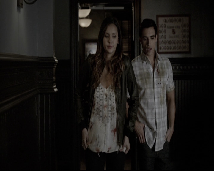 VampireDiariesWorld-dot-nl_6x05The_WorldHasTurnedAndLeftMeHere1991.jpg