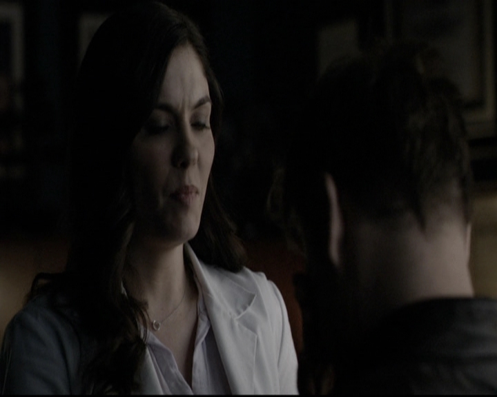 VampireDiariesWorld-dot-nl_6x17ABirdInAGildedCage1862.jpg