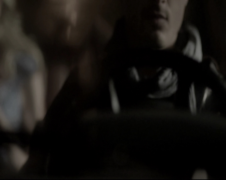 VampireDiariesWorld-dot-nl_6x22ImThinkingOfYouAllTheWhile-deletedscenes0001.jpg