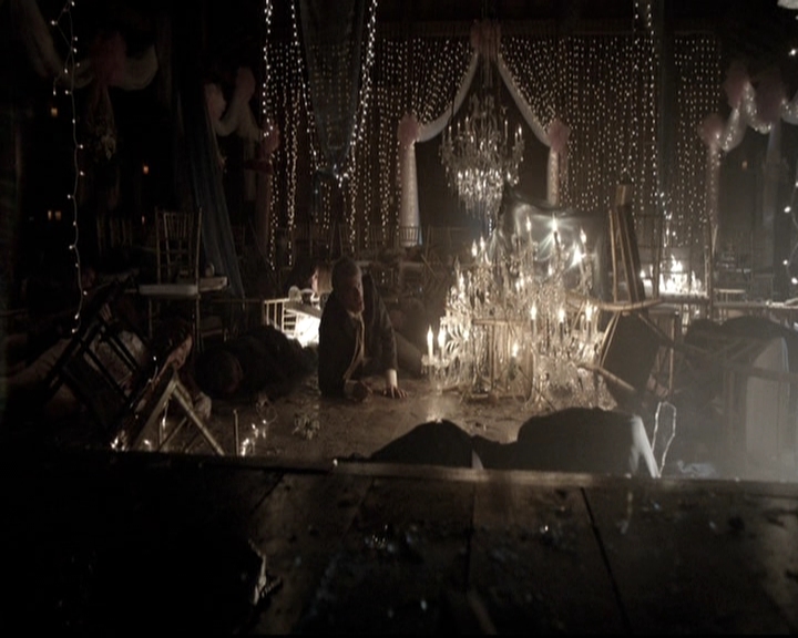 VampireDiariesWorld-dot-nl_6x22ImThinkingOfYouAllTheWhile0301.jpg