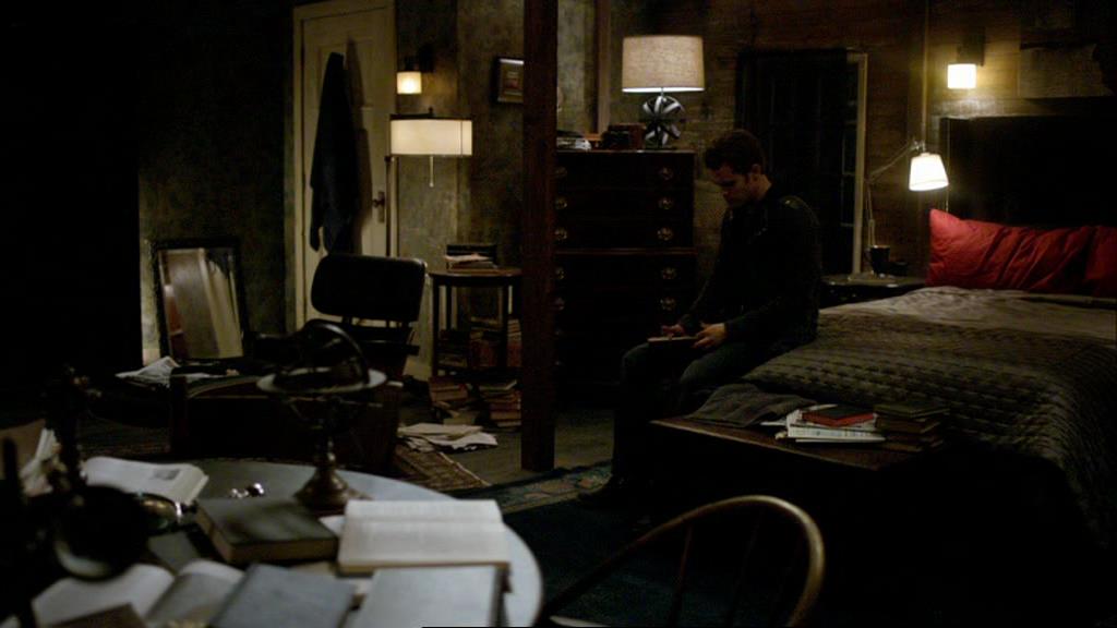 VampireDiariesWorld-dot-org_1x01Pilot_Captures02433.jpg