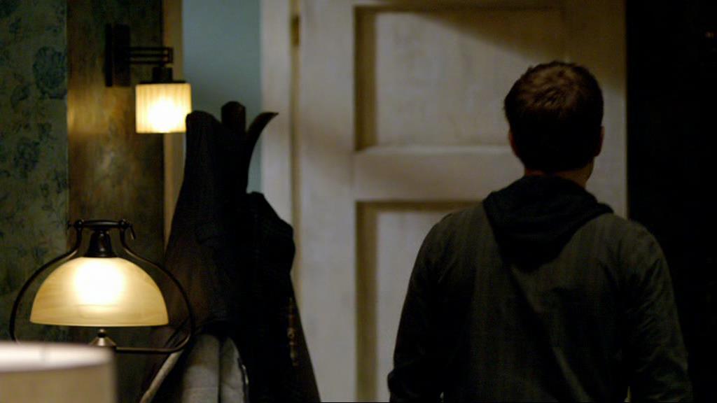 VampireDiariesWorld-dot-org_1x01Pilot_Captures02447.jpg