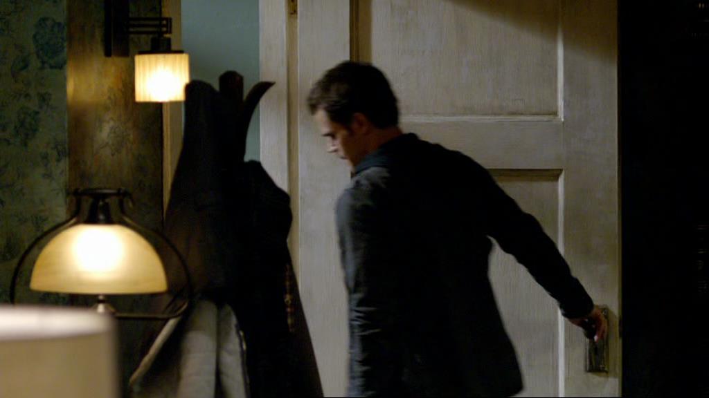 VampireDiariesWorld-dot-org_1x01Pilot_Captures02449.jpg