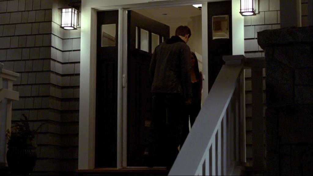 VampireDiariesWorld-dot-org_1x01Pilot_Captures02535.jpg VampireDiariesWorld-dot-org_1x01Pilot_Captures02535.jpg