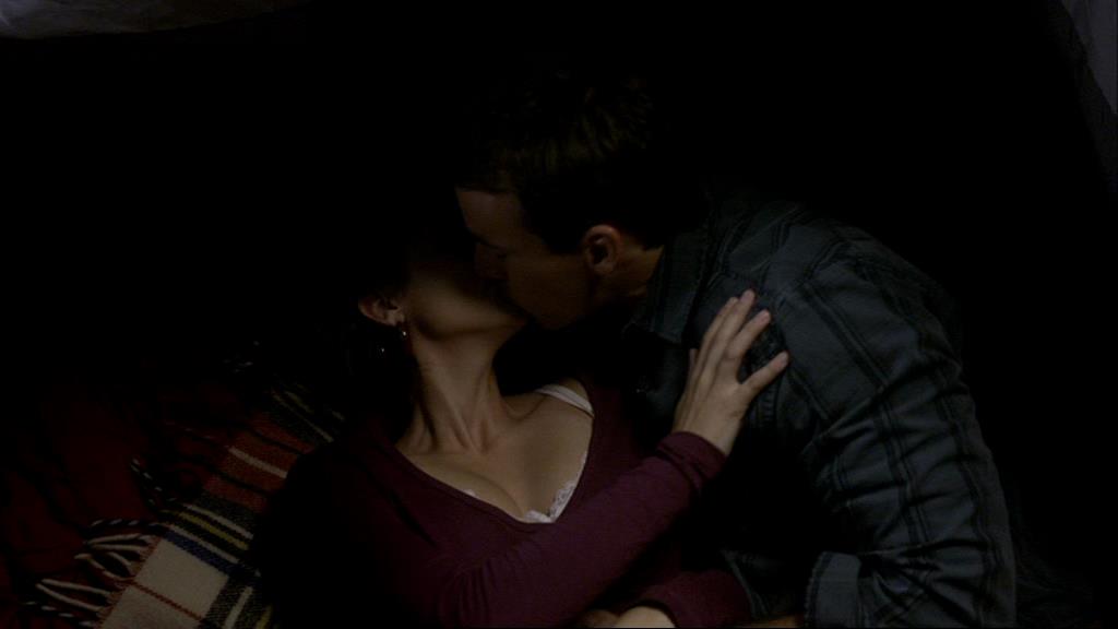 VampireDiariesWorld_dot_org-1x02TheNightOfTheComet00013.jpg VampireDiariesWorld_dot_org-1x02TheNightOfTheComet00013.jpg
