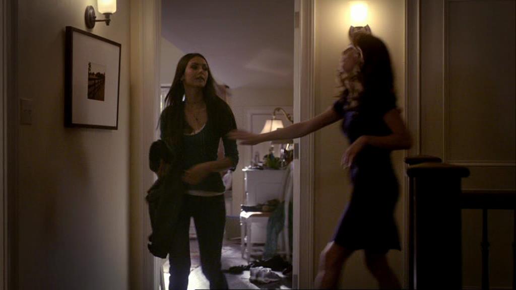 VampireDiariesWorld_dot_org-1x02TheNightOfTheComet00128.jpg VampireDiariesWorld_dot_org-1x02TheNightOfTheComet00128.jpg