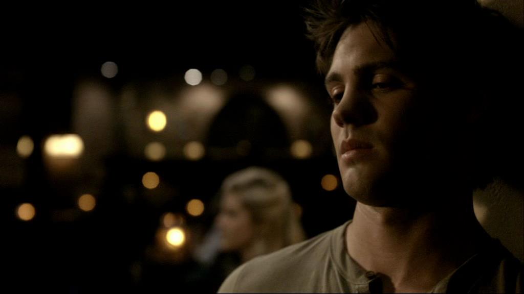 VampireDiariesWorld_dot_org-1x02TheNightOfTheComet01642.jpg VampireDiariesWorld_dot_org-1x02TheNightOfTheComet01642.jpg