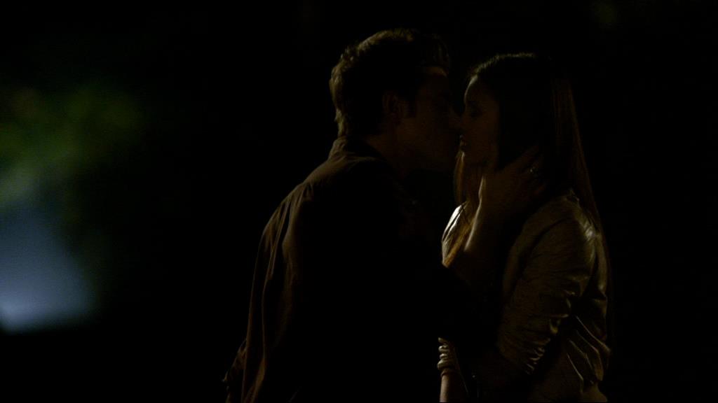 VampireDiariesWorld_dot_org-1x02TheNightOfTheComet02355.jpg VampireDiariesWorld_dot_org-1x02TheNightOfTheComet02355.jpg