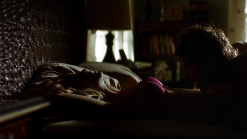 VampireDiariesWorld_dot_org-1x02TheNightOfTheComet02359.jpg VampireDiariesWorld_dot_org-1x02TheNightOfTheComet02359.jpg