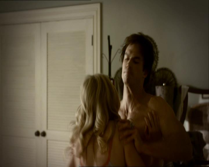 VampireDiariesWorld_dot_org-1x03FridayNightBites0099.jpg