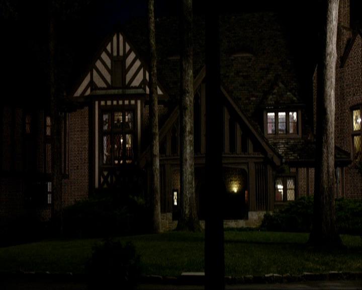 VampireDiariesWorld_dot_org-1x03FridayNightBites2208.jpg