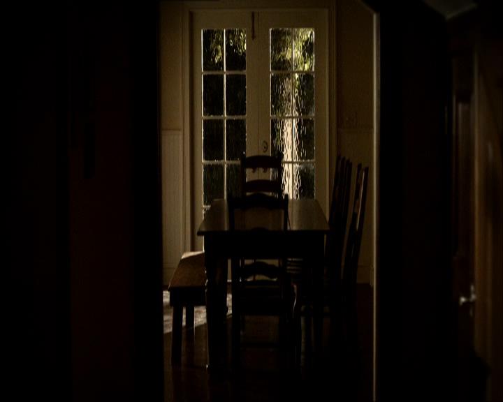 VampireDiariesWorld_dot_org-104FamilyTies0068.jpg
