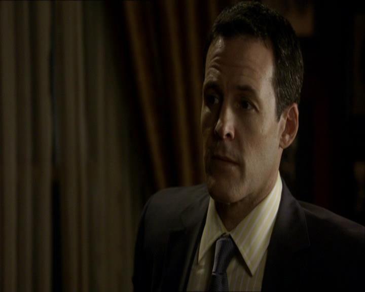 VampireDiariesWorld_dot_org-104FamilyTies2250.jpg