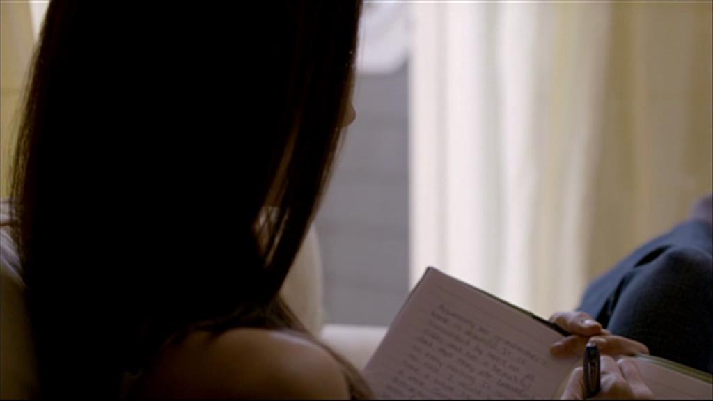 VampireDiariesWorld-dot-org_TVD-S1-SpecialFeatures_IntoMysticFalls_Captures00002.jpg