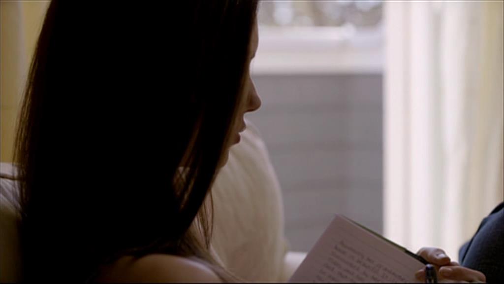VampireDiariesWorld-dot-org_TVD-S1-SpecialFeatures_IntoMysticFalls_Captures00003.jpg