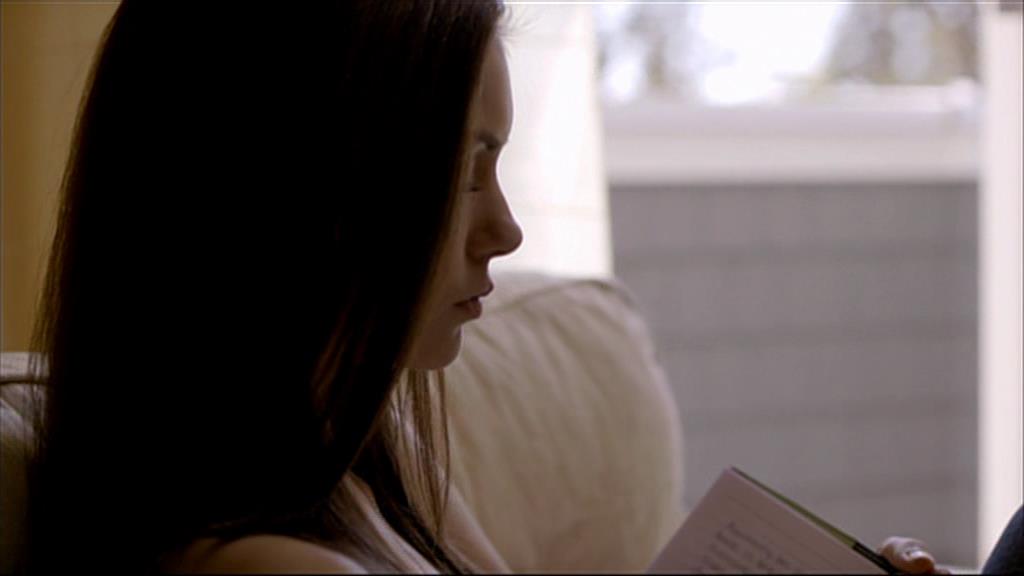 VampireDiariesWorld-dot-org_TVD-S1-SpecialFeatures_IntoMysticFalls_Captures00004.jpg
