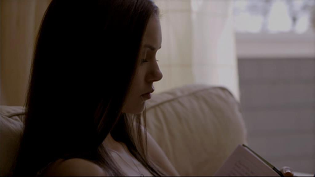 VampireDiariesWorld-dot-org_TVD-S1-SpecialFeatures_IntoMysticFalls_Captures00005.jpg