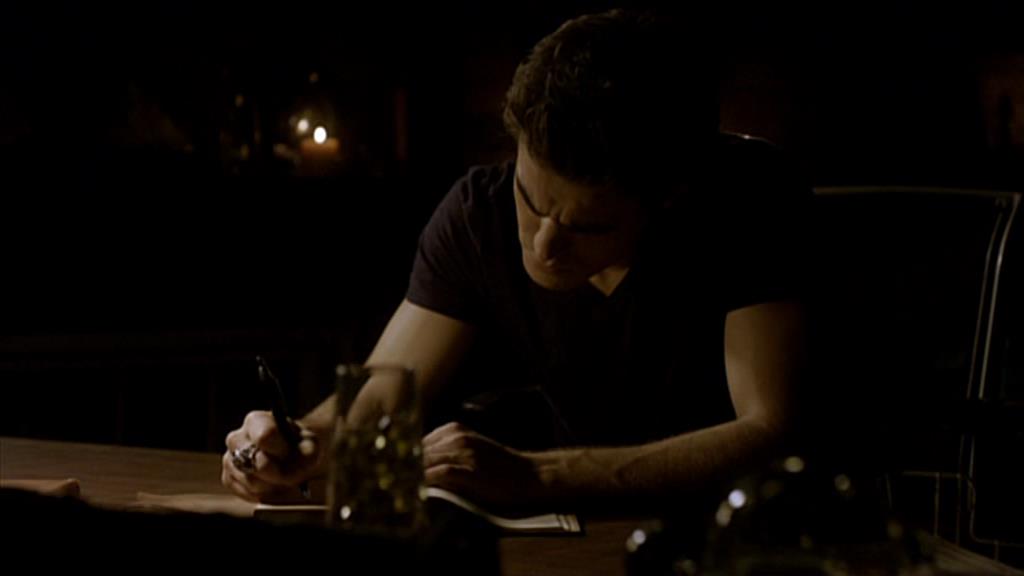 VampireDiariesWorld-dot-org_TVD-S1-SpecialFeatures_IntoMysticFalls_Captures00008.jpg