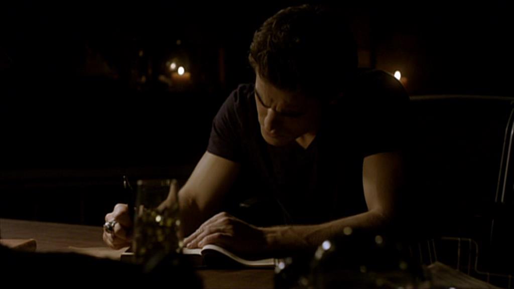 VampireDiariesWorld-dot-org_TVD-S1-SpecialFeatures_IntoMysticFalls_Captures00009.jpg