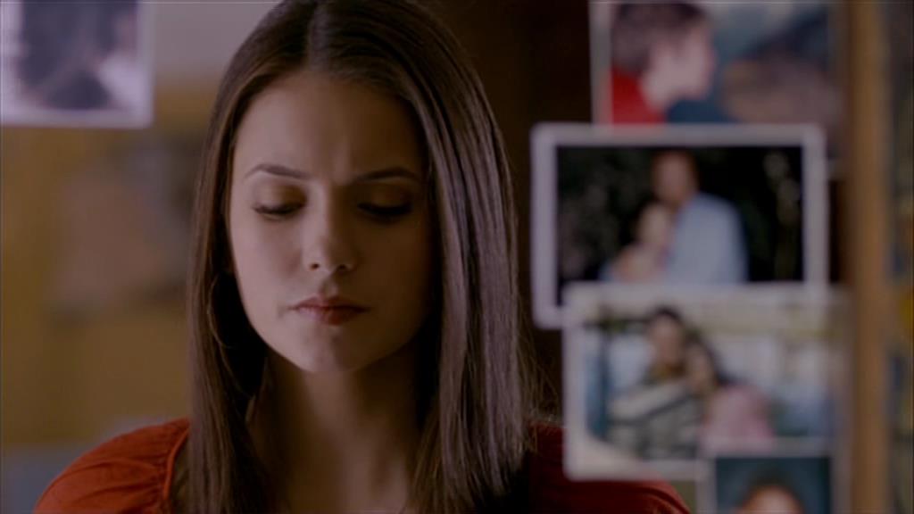 VampireDiariesWorld-dot-org_TVD-S1-SpecialFeatures_IntoMysticFalls_Captures00012.jpg