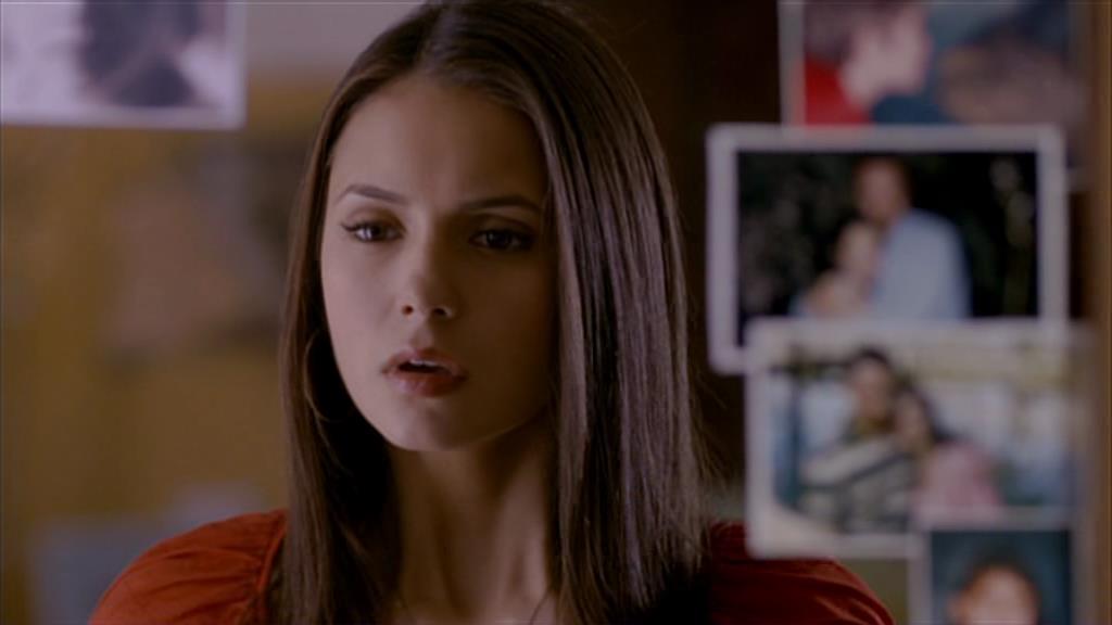 VampireDiariesWorld-dot-org_TVD-S1-SpecialFeatures_IntoMysticFalls_Captures00014.jpg