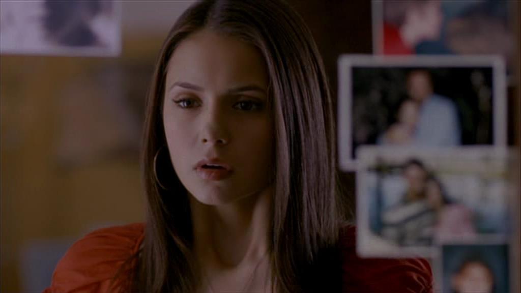 VampireDiariesWorld-dot-org_TVD-S1-SpecialFeatures_IntoMysticFalls_Captures00015.jpg