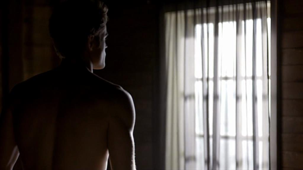 VampireDiariesWorld-dot-org_TVD-S1-SpecialFeatures_IntoMysticFalls_Captures00038.jpg