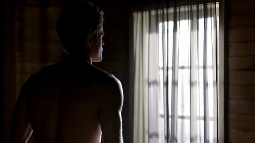 VampireDiariesWorld-dot-org_TVD-S1-SpecialFeatures_IntoMysticFalls_Captures00039.jpg