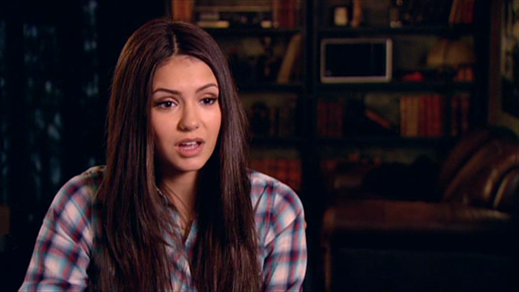 VampireDiariesWorld-dot-org_TVD-S1-SpecialFeatures_IntoMysticFalls_Captures00091.jpg