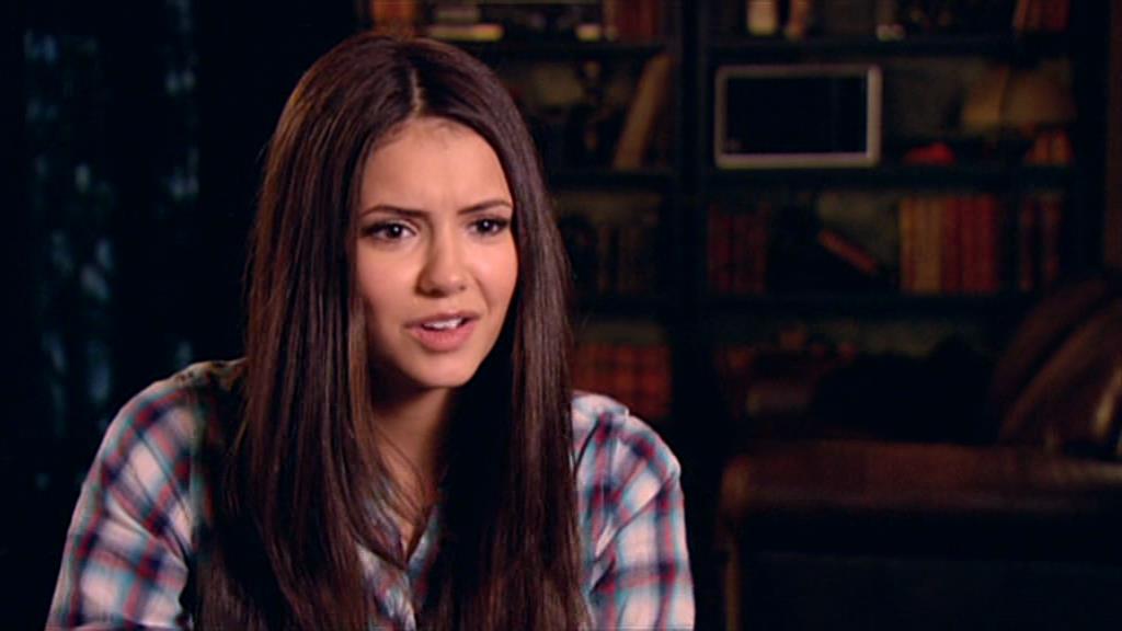 VampireDiariesWorld-dot-org_TVD-S1-SpecialFeatures_IntoMysticFalls_Captures00097.jpg