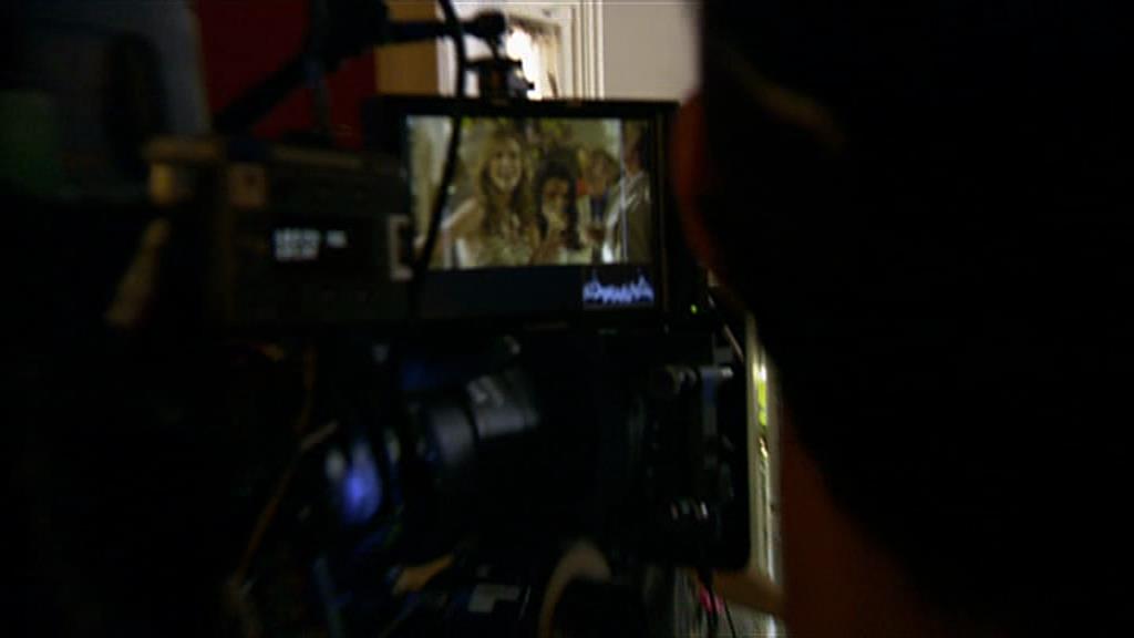 VampireDiariesWorld-dot-org_TVD-S1-SpecialFeatures_IntoMysticFalls_Captures00130.jpg