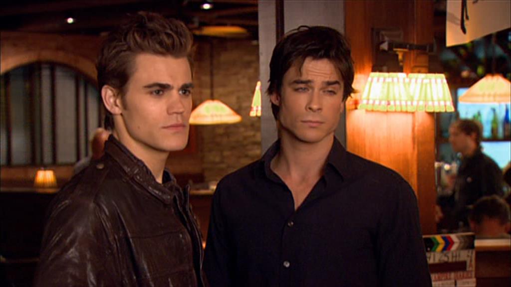 VampireDiariesWorld-dot-org_TVD-S1-SpecialFeatures_IntoMysticFalls_Captures00136.jpg