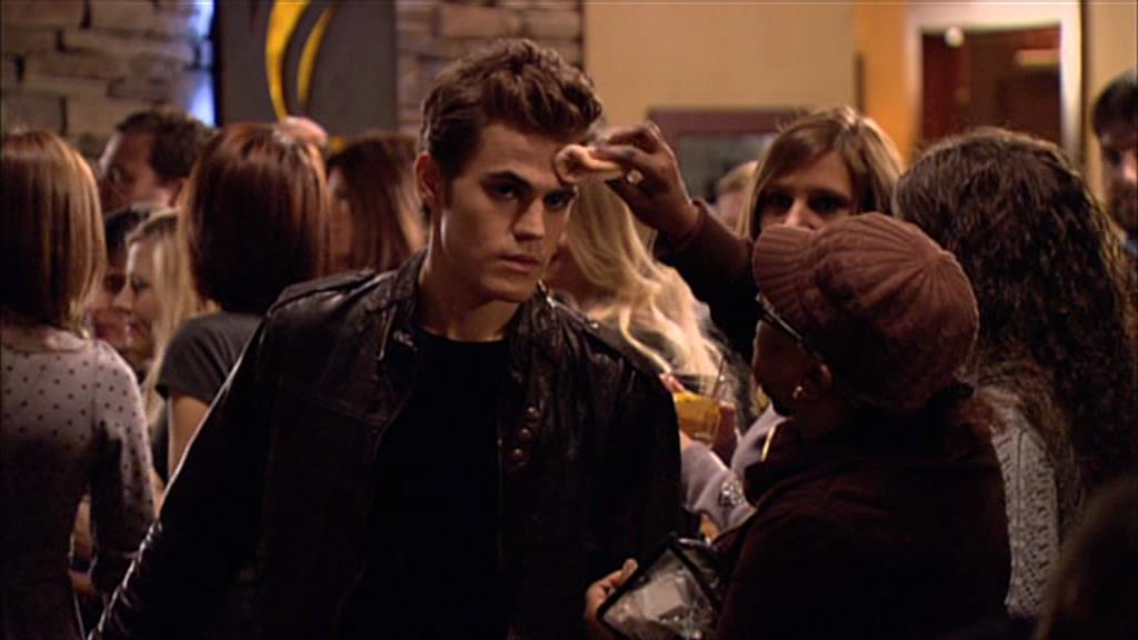 VampireDiariesWorld-dot-org_TVD-S1-SpecialFeatures_IntoMysticFalls_Captures00143.jpg