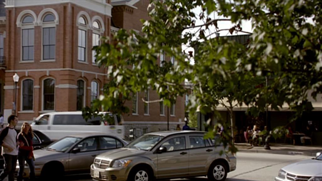 VampireDiariesWorld-dot-org_TVD-S1-SpecialFeatures_IntoMysticFalls_Captures00205.jpg