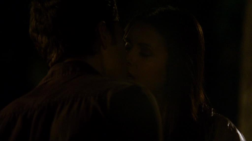 VampireDiariesWorld-dot-org_TVD-S1-SpecialFeatures_IntoMysticFalls_Captures00250.jpg