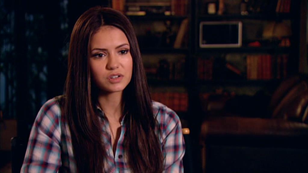 VampireDiariesWorld-dot-org_TVD-S1-SpecialFeatures_IntoMysticFalls_Captures00332.jpg