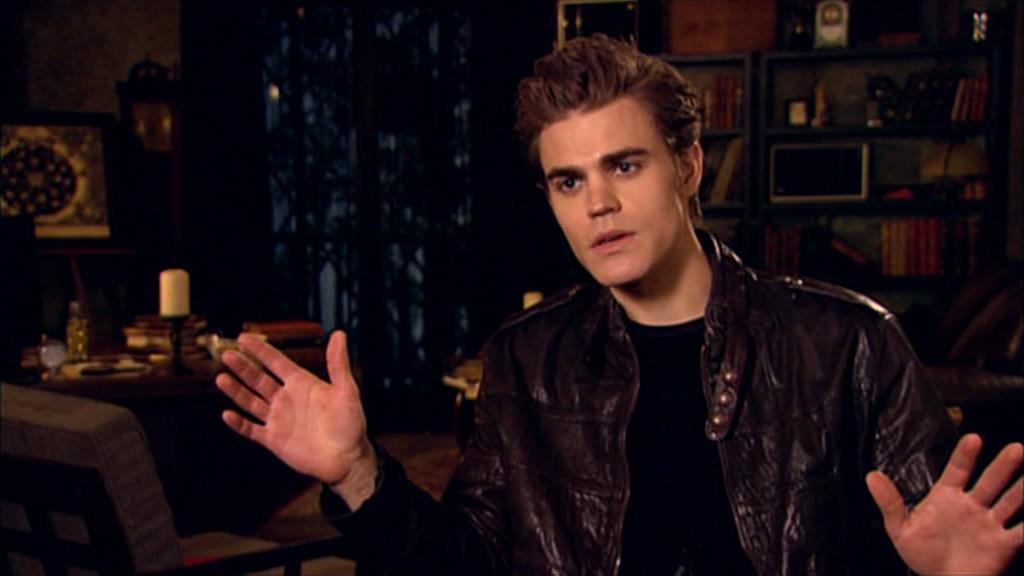 VampireDiariesWorld-dot-org_TVD-S1-SpecialFeatures_IntoMysticFalls_Captures01485.jpg
