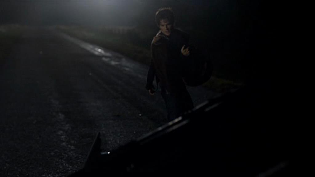 VampireDiariesWorld-dot-org_TVD-S1-SpecialFeatures_IntoMysticFalls_Captures01573.jpg