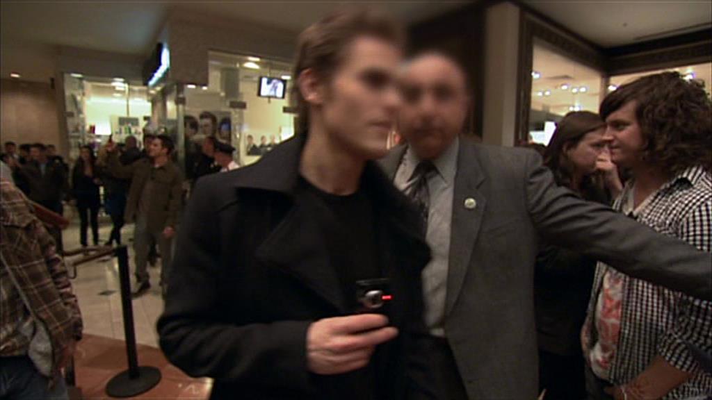 VampireDiariesWorld-dot-org_TVD-S1-SpecialFeatures_WhenVampireDontSuck_Captures00822.jpg