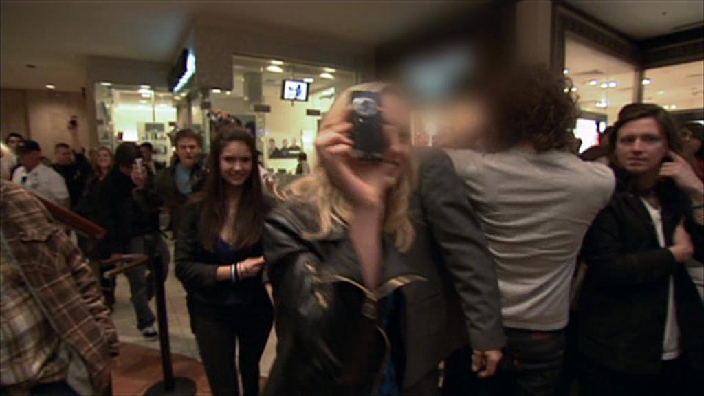 VampireDiariesWorld-dot-org_TVD-S1-SpecialFeatures_WhenVampireDontSuck_Captures00828.jpg