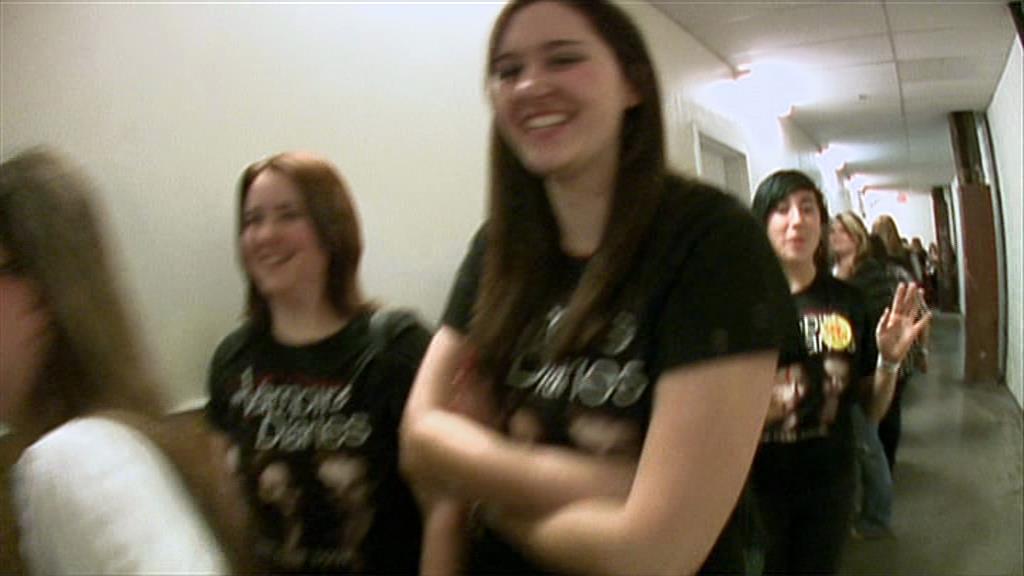 VampireDiariesWorld-dot-org_TVD-S1-SpecialFeatures_WhenVampireDontSuck_Captures00909.jpg