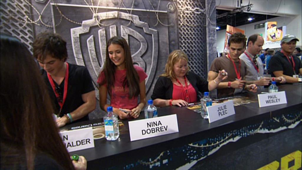 VampireDiariesWorld-dot-org_TVD-S1-SpecialFeatures_WhenVampireDontSuck_Captures00930.jpg
