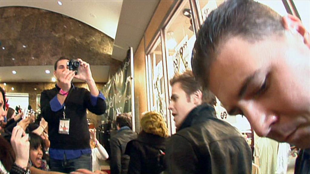 VampireDiariesWorld-dot-org_TVD-S1-SpecialFeatures_WhenVampireDontSuck_Captures00936.jpg