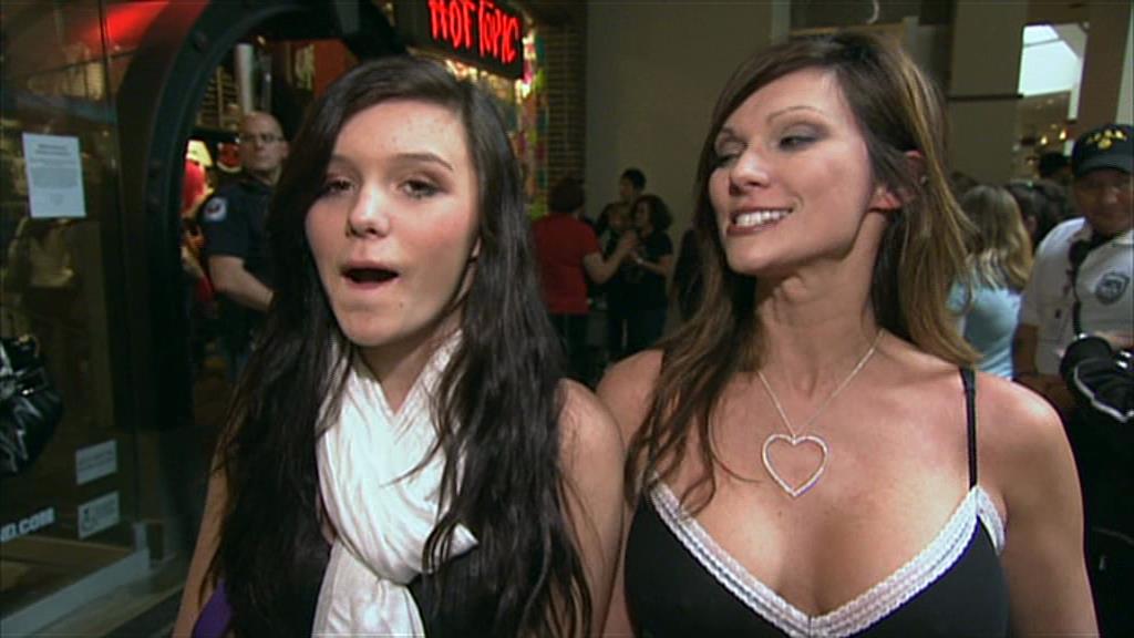 VampireDiariesWorld-dot-org_TVD-S1-SpecialFeatures_WhenVampireDontSuck_Captures00946.jpg